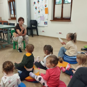 Bibliotekarka opowiada o książce pt. "Kłopot"